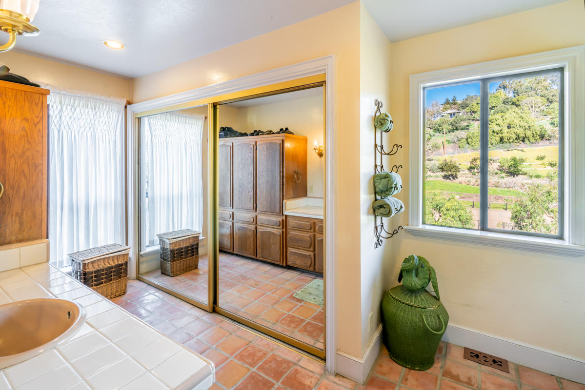 7031 Shepard Mesa Road Carpinteria, CA 93013 - Photo 18 of 30 Bathroom