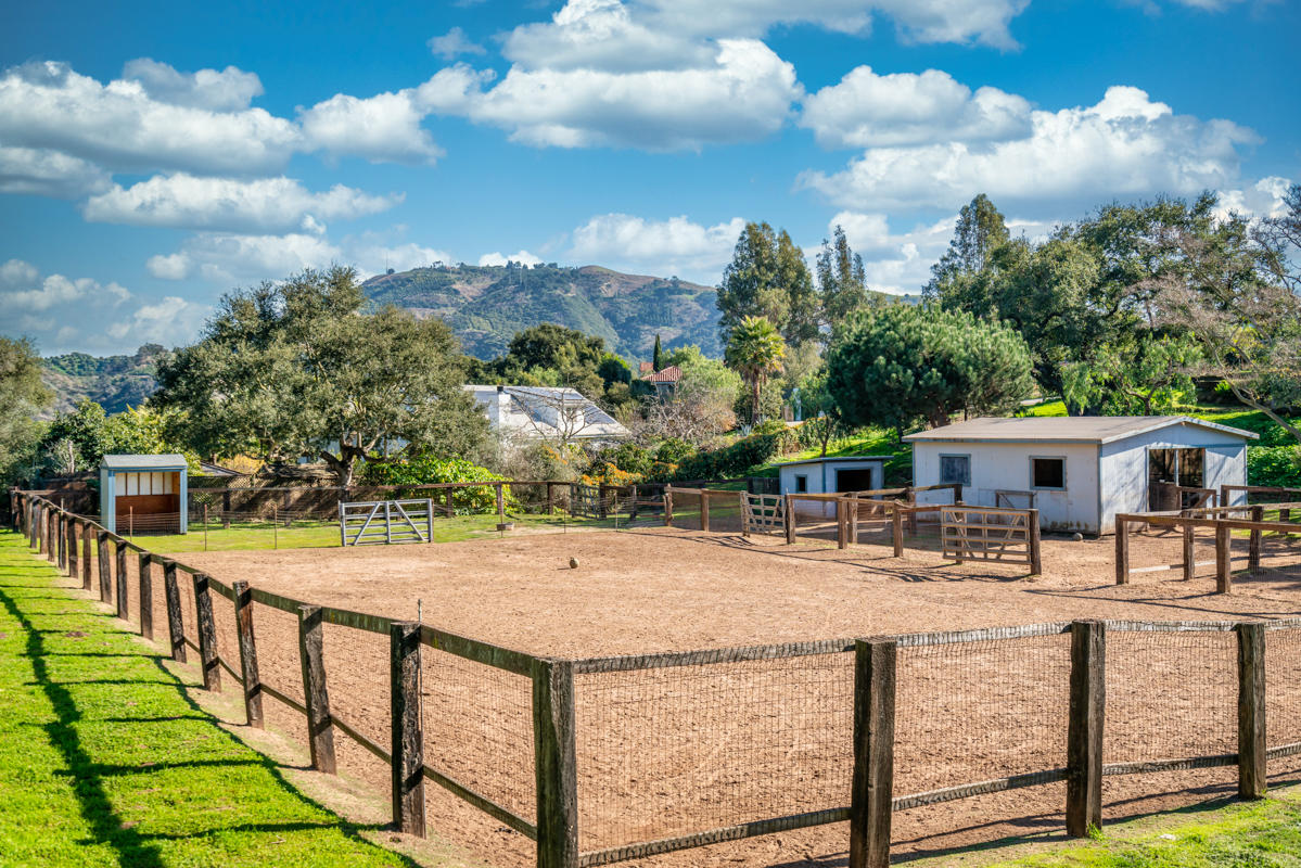 7031 Shepard Mesa Road Carpinteria, CA 93013 - Photo 29 of 30 Horse Facilities