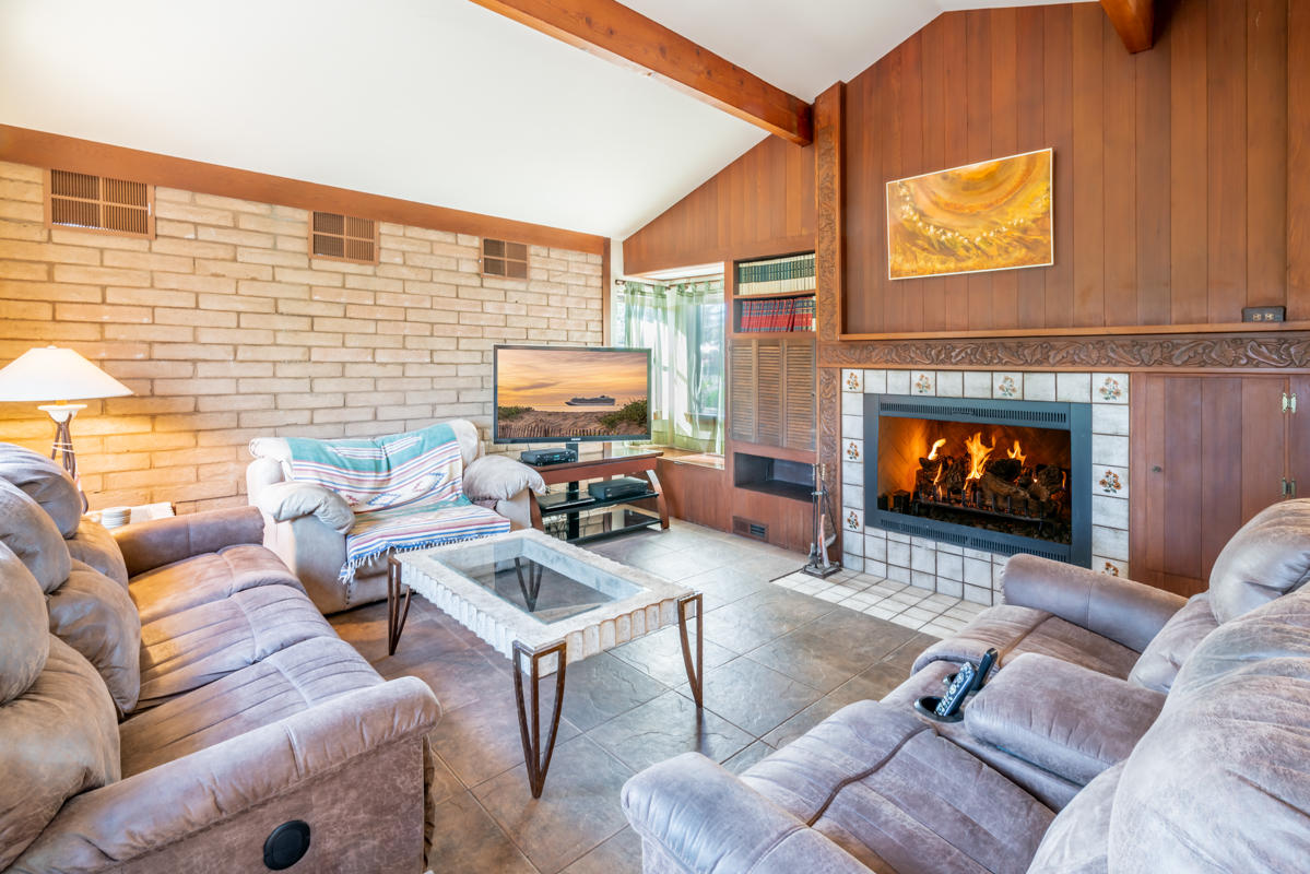 7031 Shepard Mesa Road Carpinteria, CA 93013 - Photo 8 of 30 Living Room