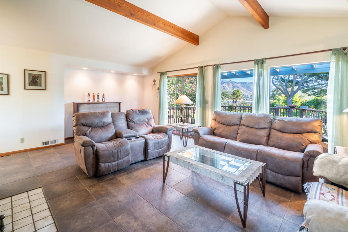 7031 Shepard Mesa Road Carpinteria, CA 93013 - Photo 9 of 30 Living Room spacious view