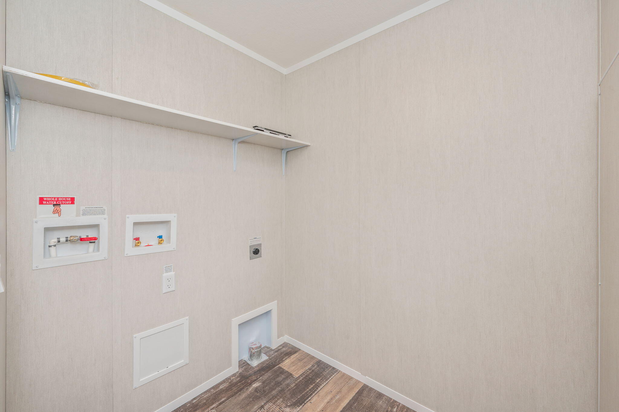 126 Pansy Lane DeFuniak Springs, FL 32433 - Photo 27 of 32 a view of utility room