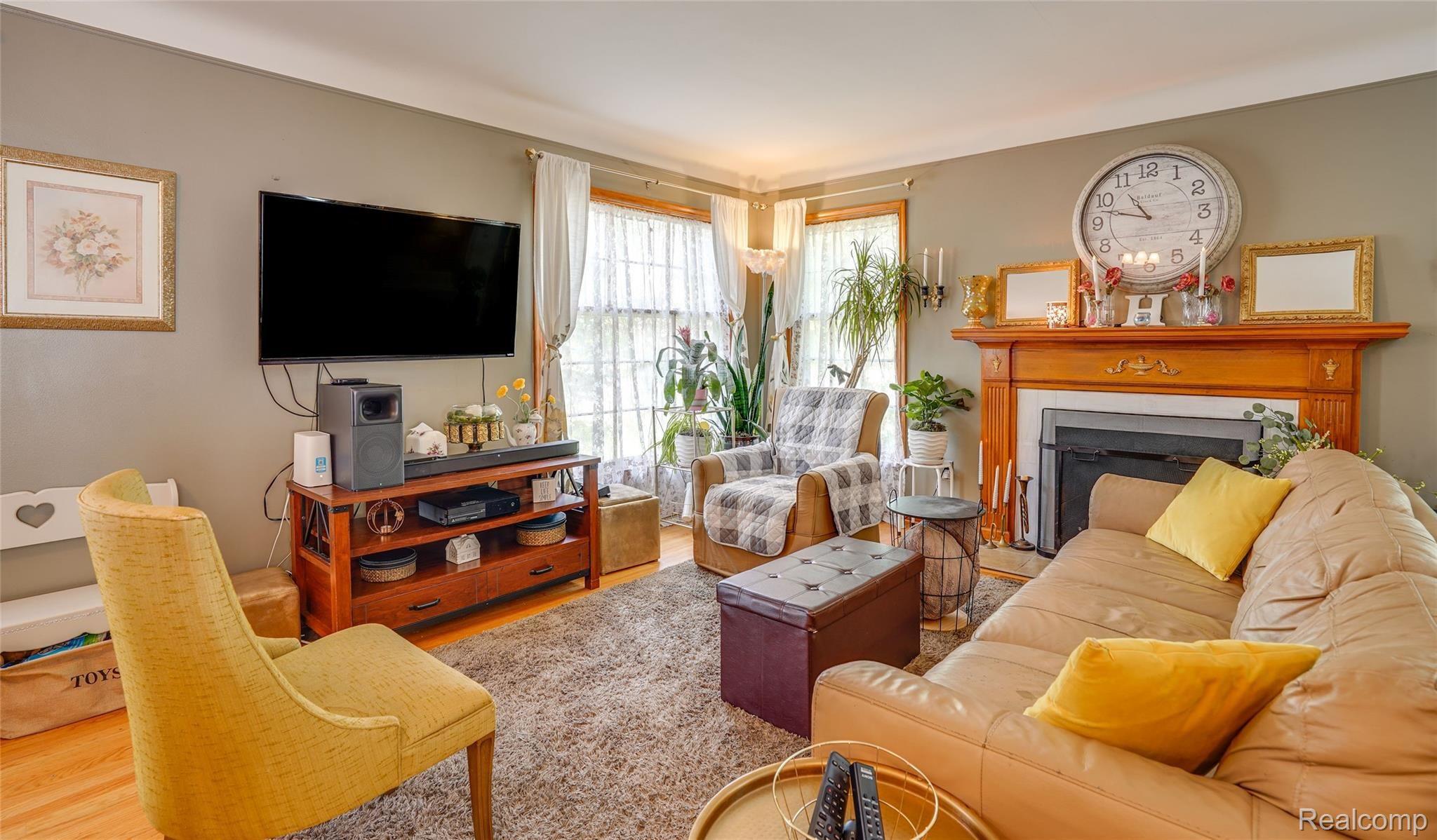 1833 Hawthorne Road Grosse Pointe, MI 48236 - Photo 7 of 24 GP-7.jpg