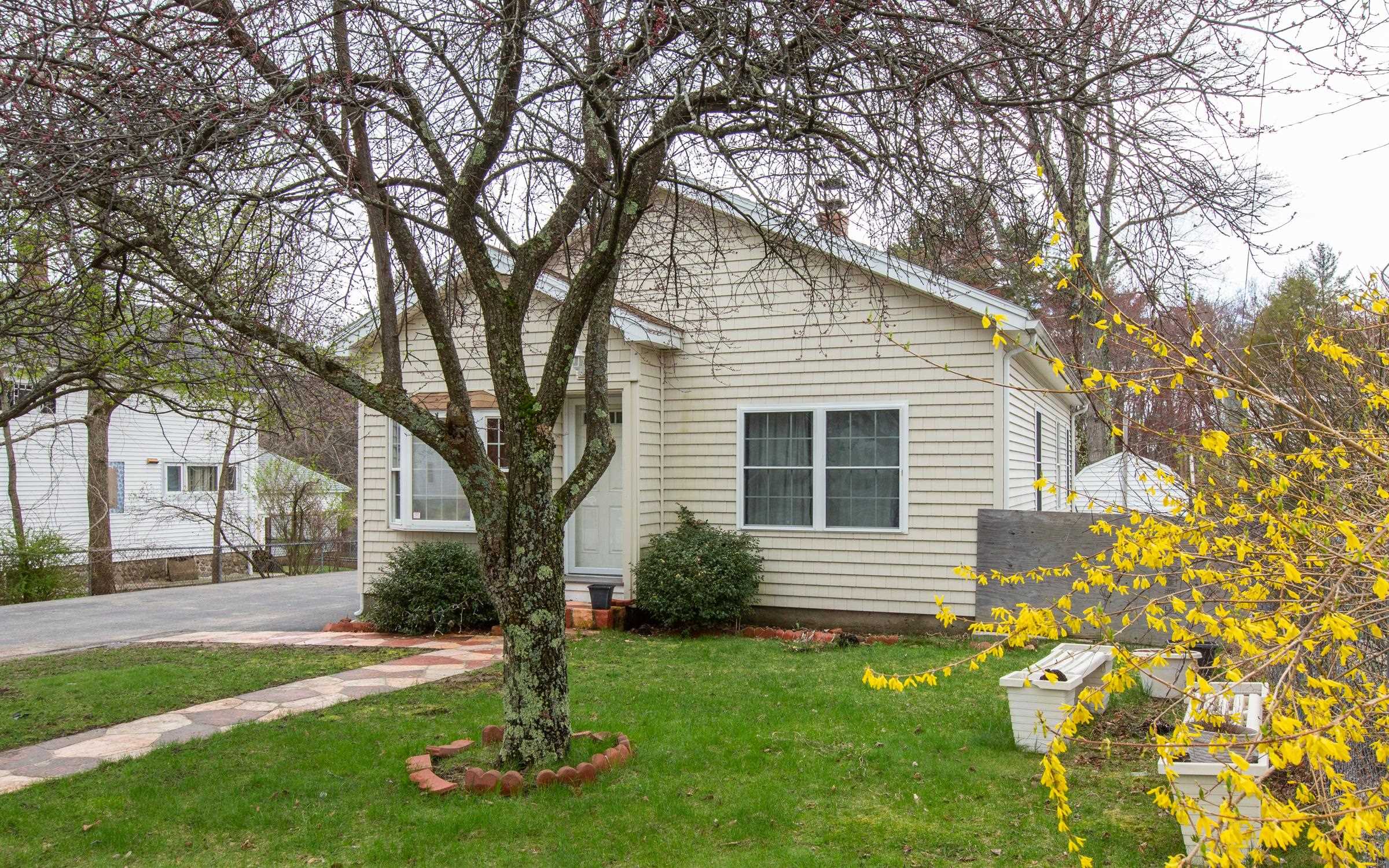 177 South Mammoth Road Manchester, NH 03109 - Photo 3 of 37