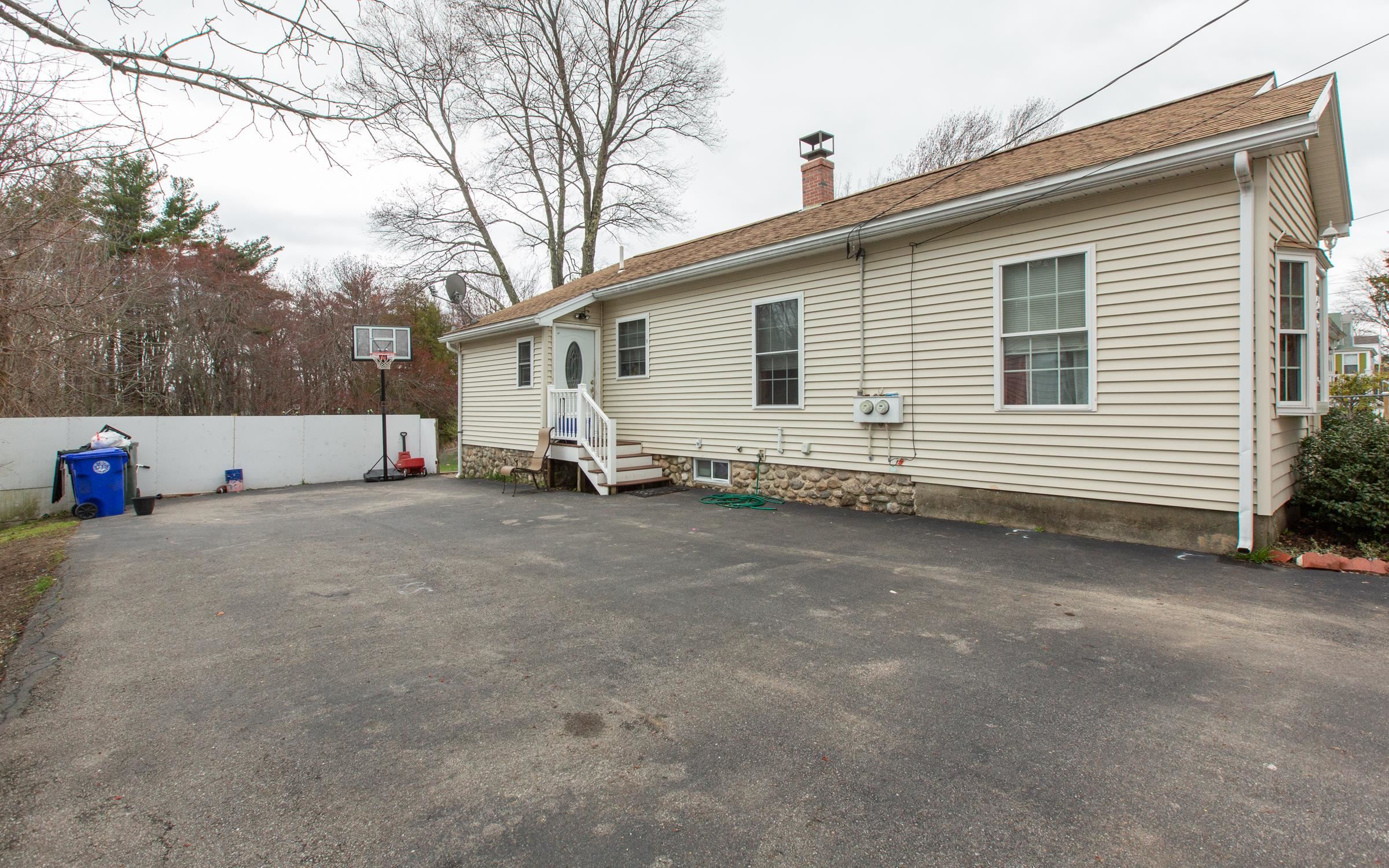 177 South Mammoth Road Manchester, NH 03109 - Photo 4 of 37