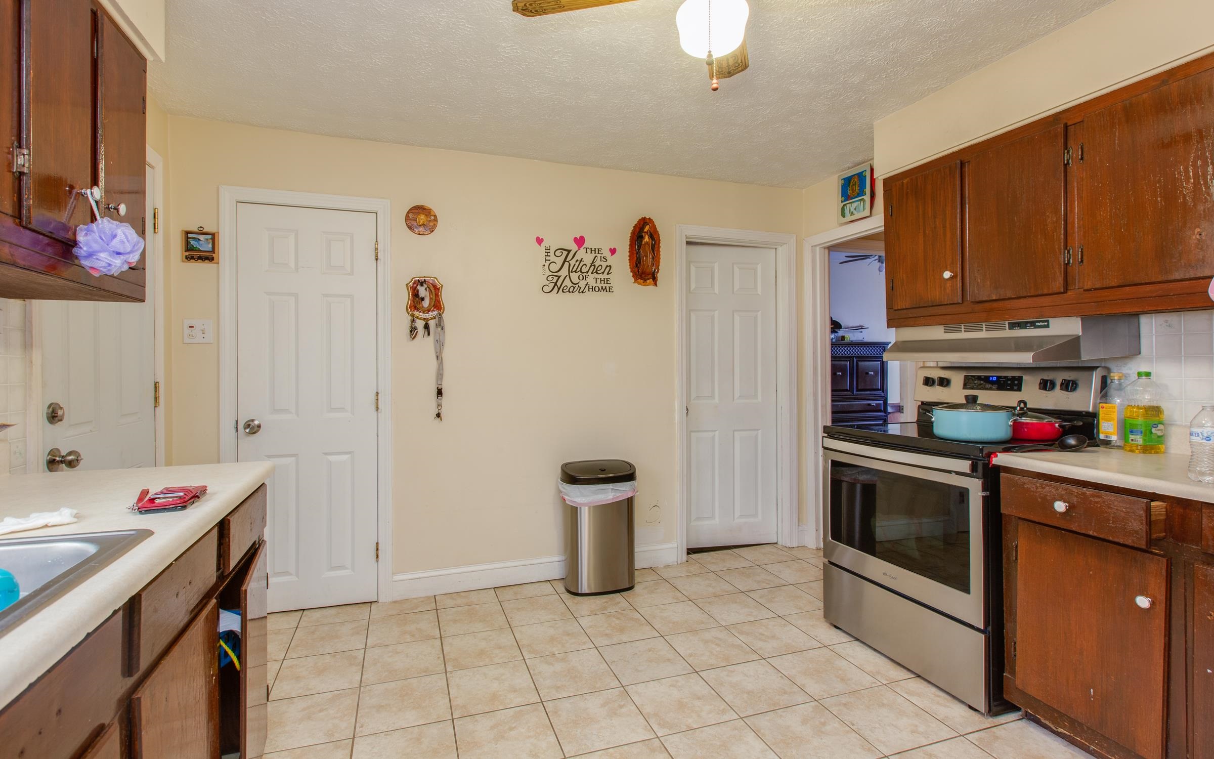 177 South Mammoth Road Manchester, NH 03109 - Photo 6 of 37