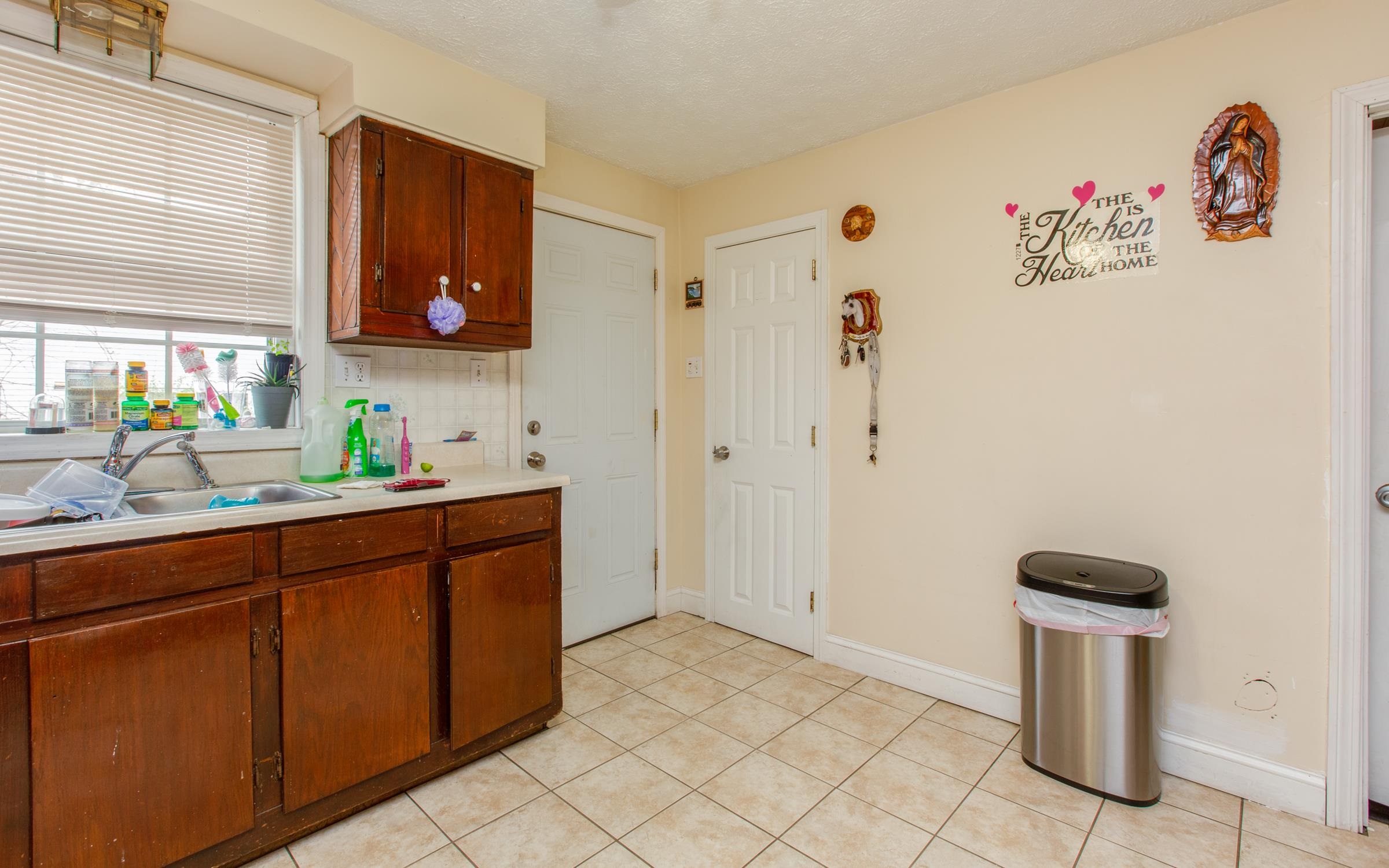 177 South Mammoth Road Manchester, NH 03109 - Photo 7 of 37