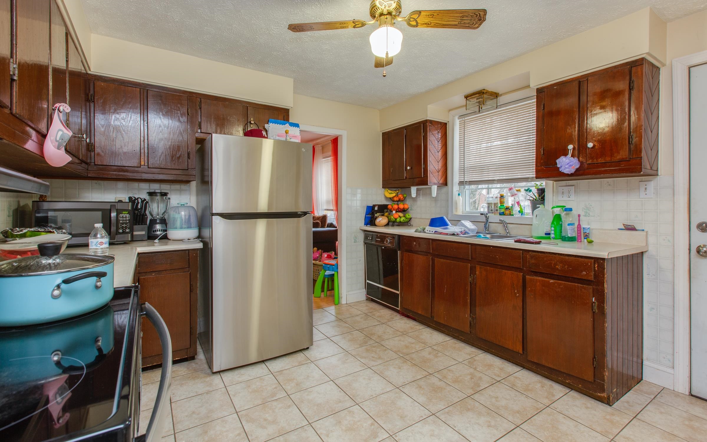 177 South Mammoth Road Manchester, NH 03109 - Photo 8 of 37