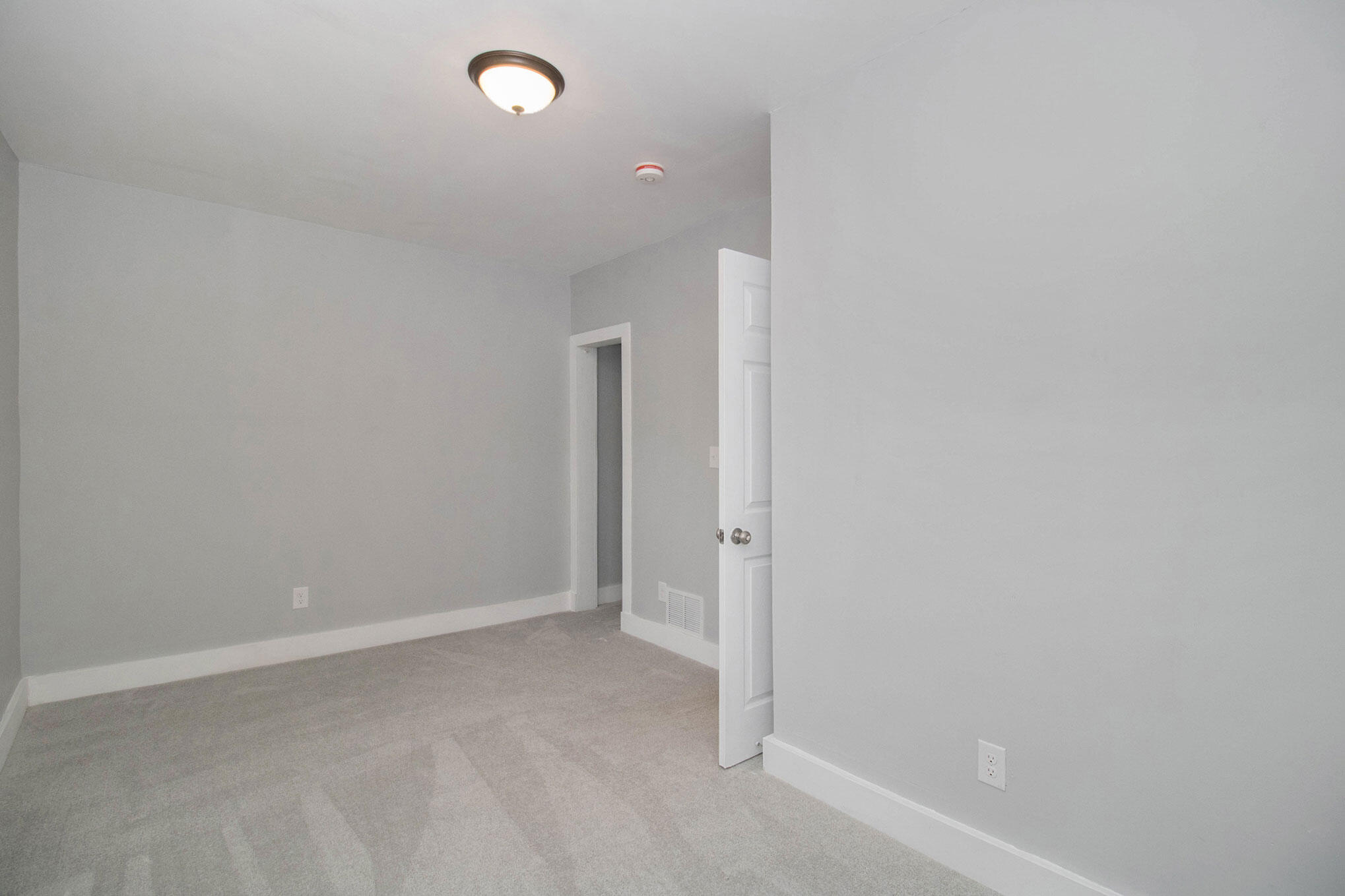 930 Spring Street Jackson, MI 49202 - Photo 17 of 26 17