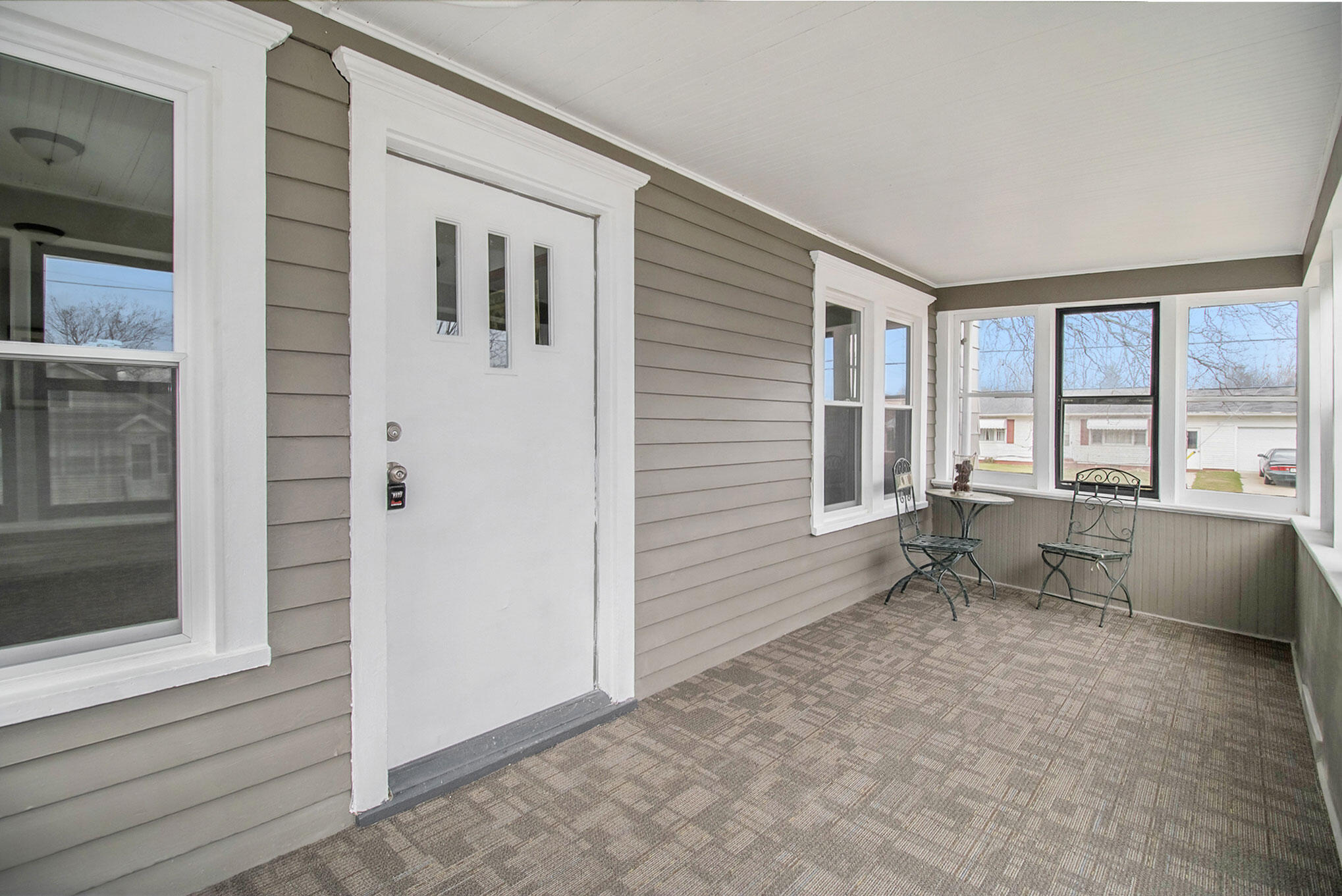 930 Spring Street Jackson, MI 49202 - Photo 4 of 26 4