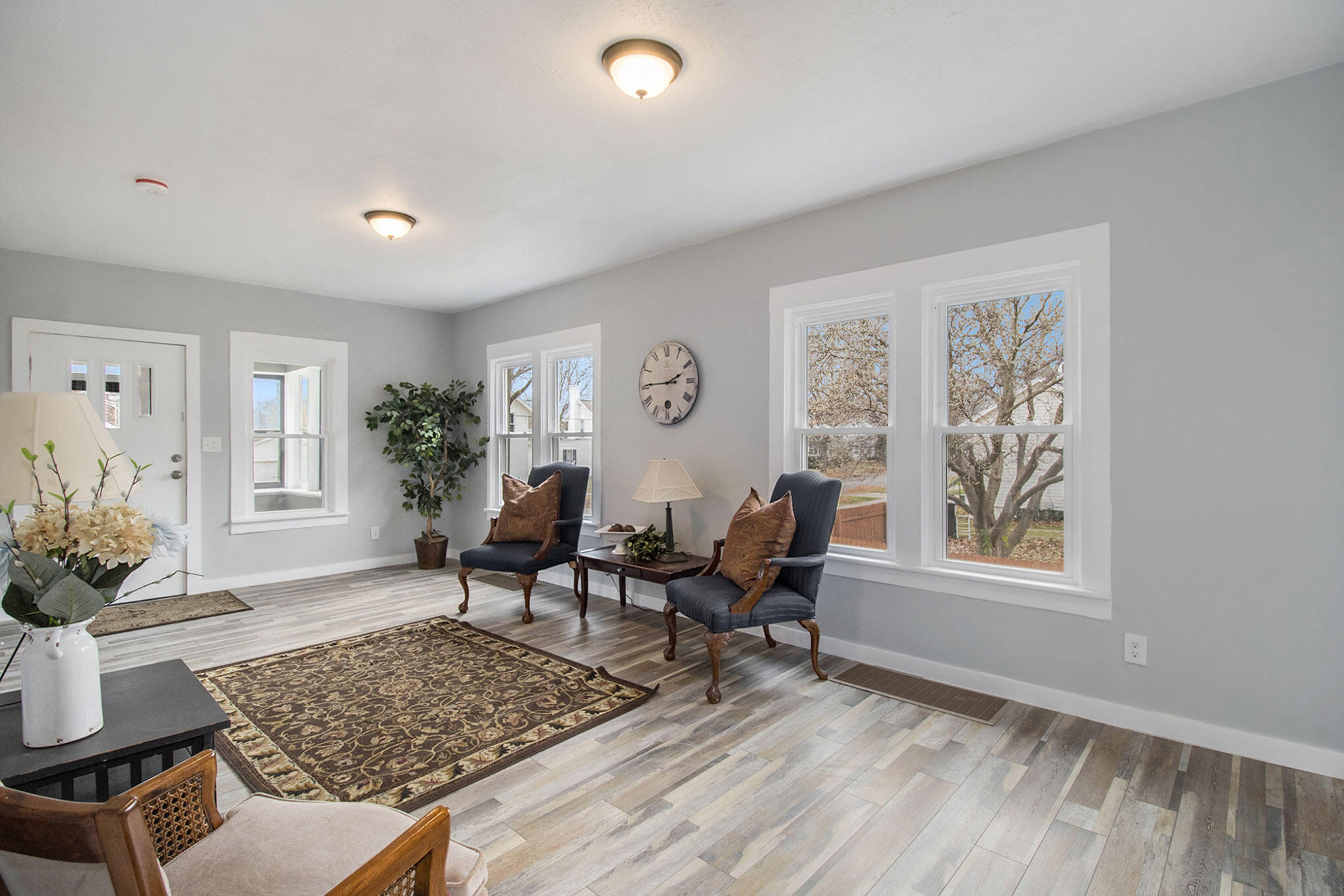 930 Spring Street Jackson, MI 49202 - Photo 5 of 26 5