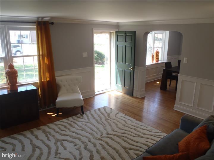 507 Hawarden Road Springfield, PA 19064 - Photo 3 of 19 Living Room