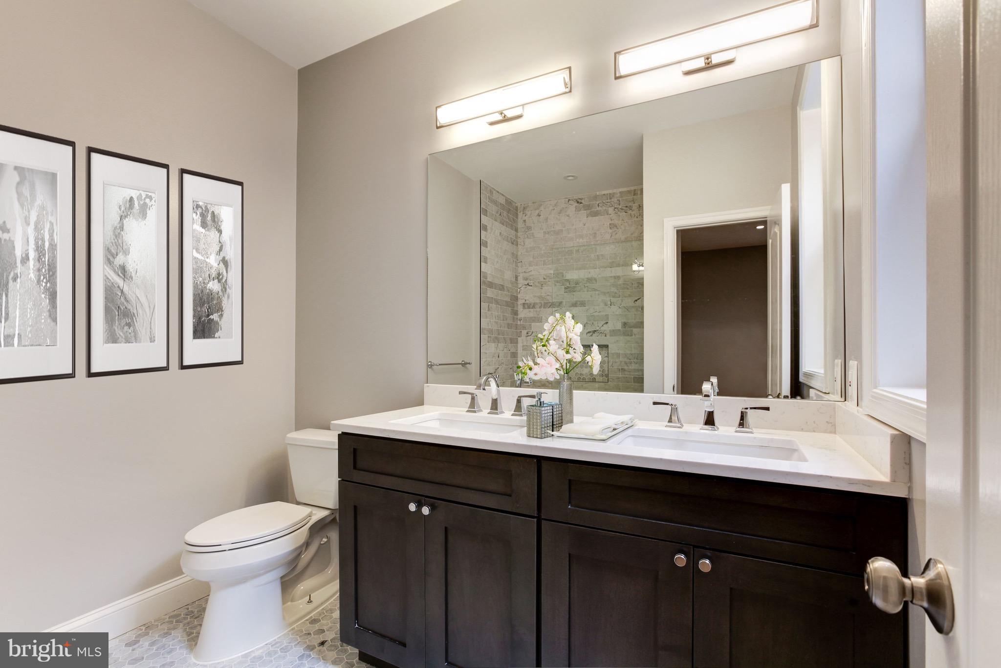 317 R Street Northwest, Unit 2 Washington, DC 20001 - Photo 11 of 17 Bath (Master)