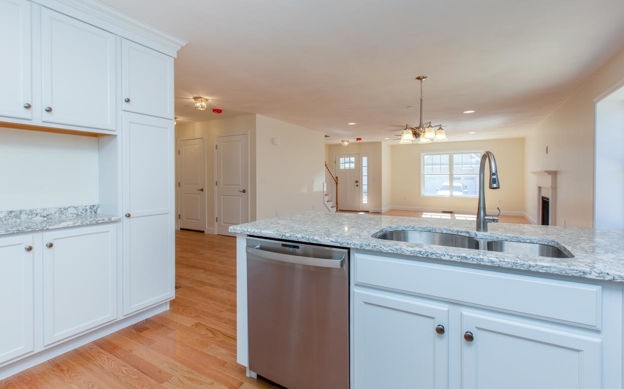 68 Abacoa Road Pelham, NH 03076 - Photo 5 of 33