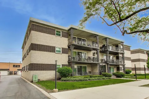 $235,000 | 925 South 8th Avenue, Unit 12, La Grange, IL 60525