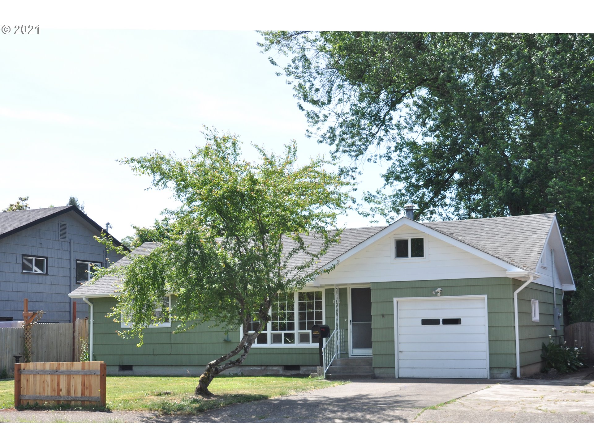 1933 I Street Springfield, OR 97477 - Photo 1 of 23
