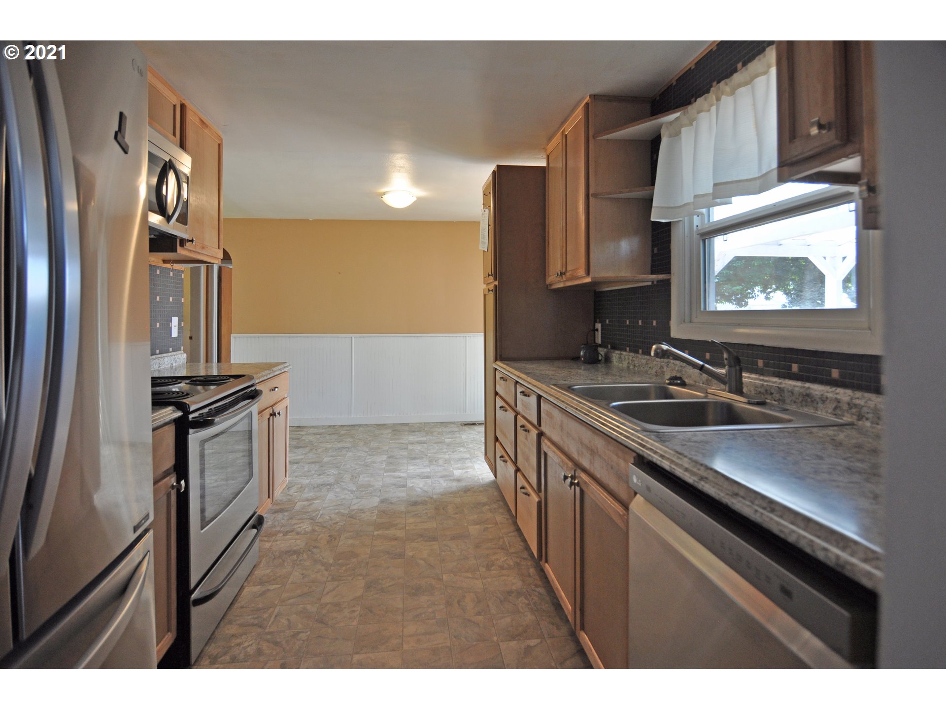 1933 I Street Springfield, OR 97477 - Photo 4 of 23