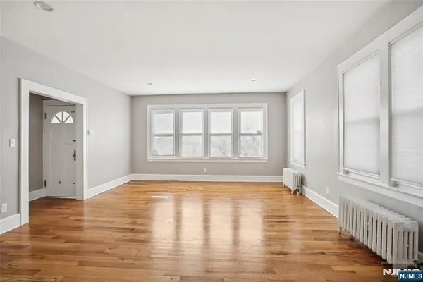 $3,200 | 105 Livingston Avenue, Unit 1, Lyndhurst, NJ 07071