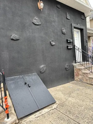 $1,875 | 73 Florida Street, Unit 2B, Elizabeth Port, NJ 07206