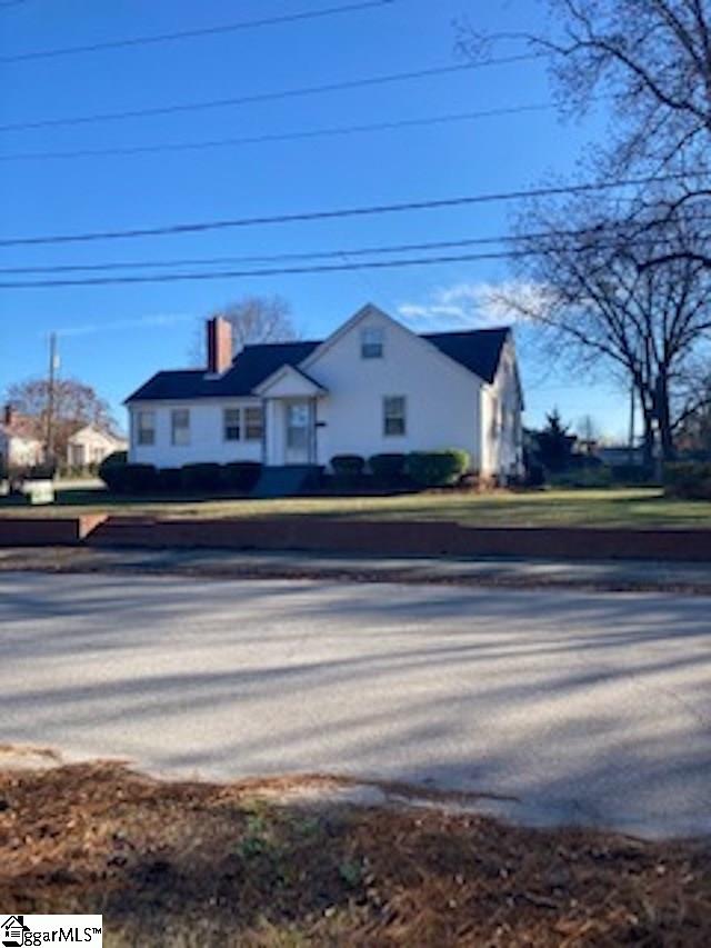 201 Pine Street Clinton, SC 29325 - Photo 2 of 26