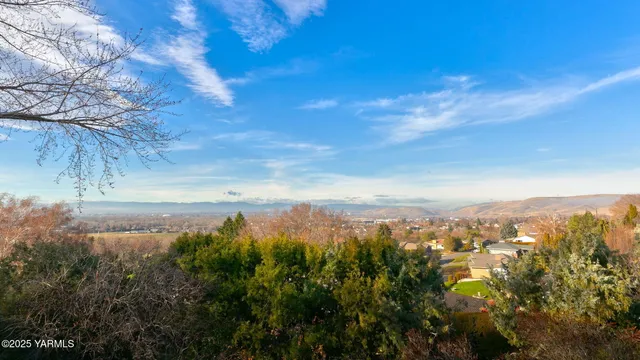 $515,000 | 620 Country Club Drive, Yakima, WA 98901