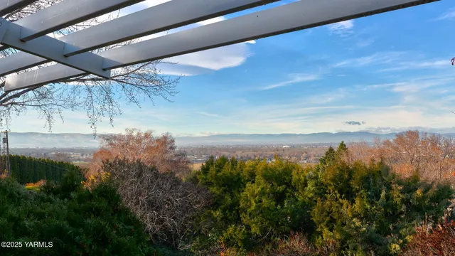 $515,000 | 620 Country Club Drive, Yakima, WA 98901
