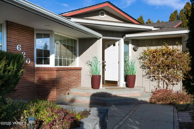 $515,000 | 620 Country Club Drive, Yakima, WA 98901