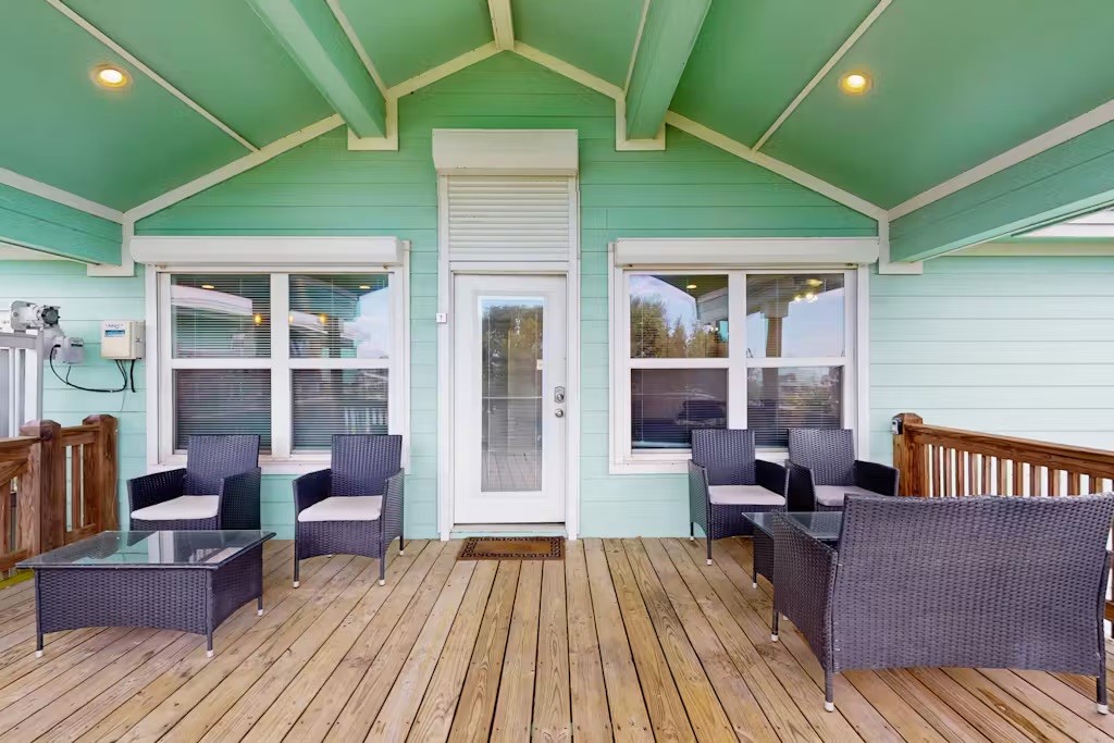 370-374 Copano Ridge Road Rockport, TX 78382 - Photo 23 of 40 a balcony with furniture and wooden floor