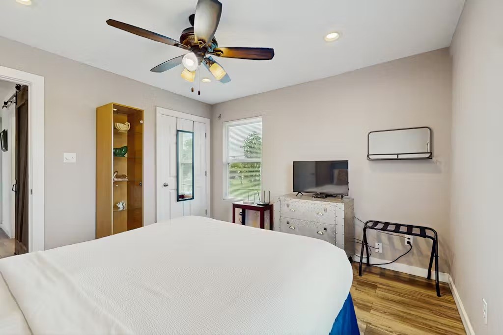 370-374 Copano Ridge Road Rockport, TX 78382 - Photo 32 of 40 a bedroom with a bed and a flat screen tv