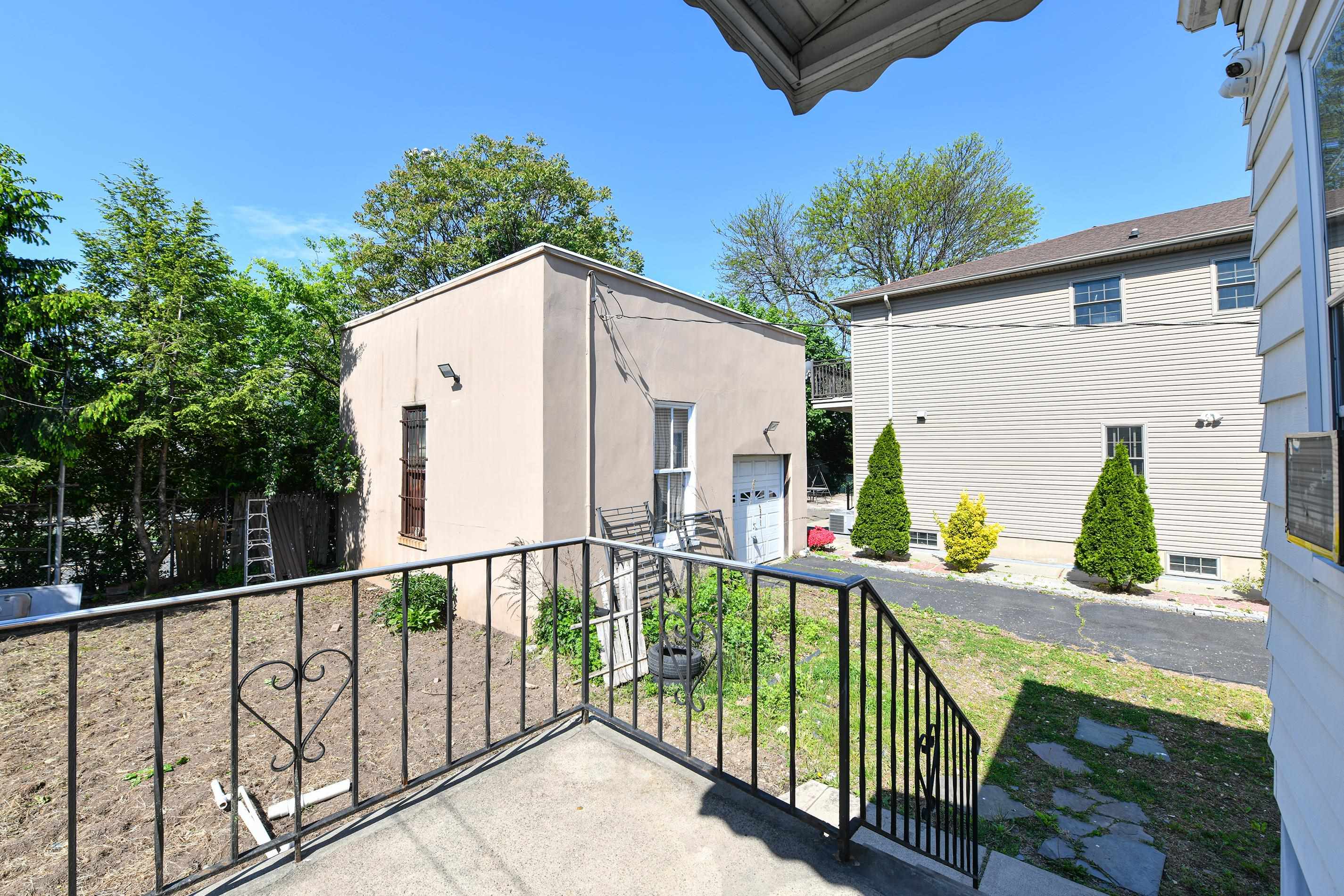 241 Maple Street Secaucus, NJ 07094 - Photo 27 of 34
