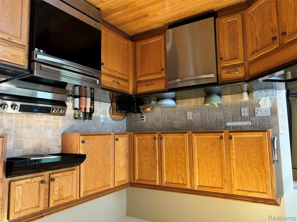 2108 Lagoon Drive Rochester, MI 48309 - Photo 5 of 20