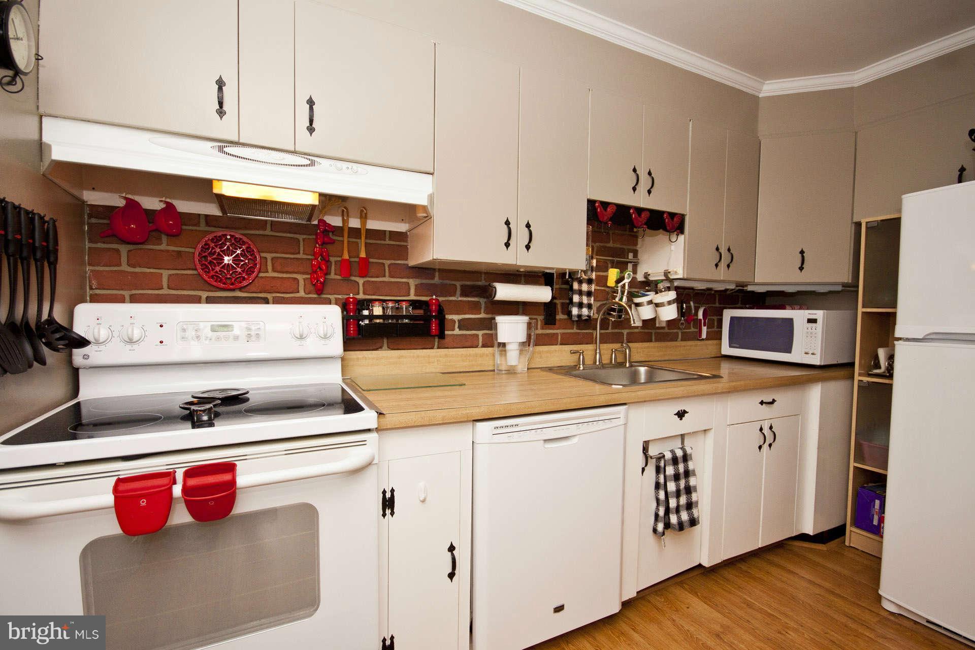 12615 Bluhill Road Silver Spring, MD 20906 - Photo 8 of 30 Kitchen