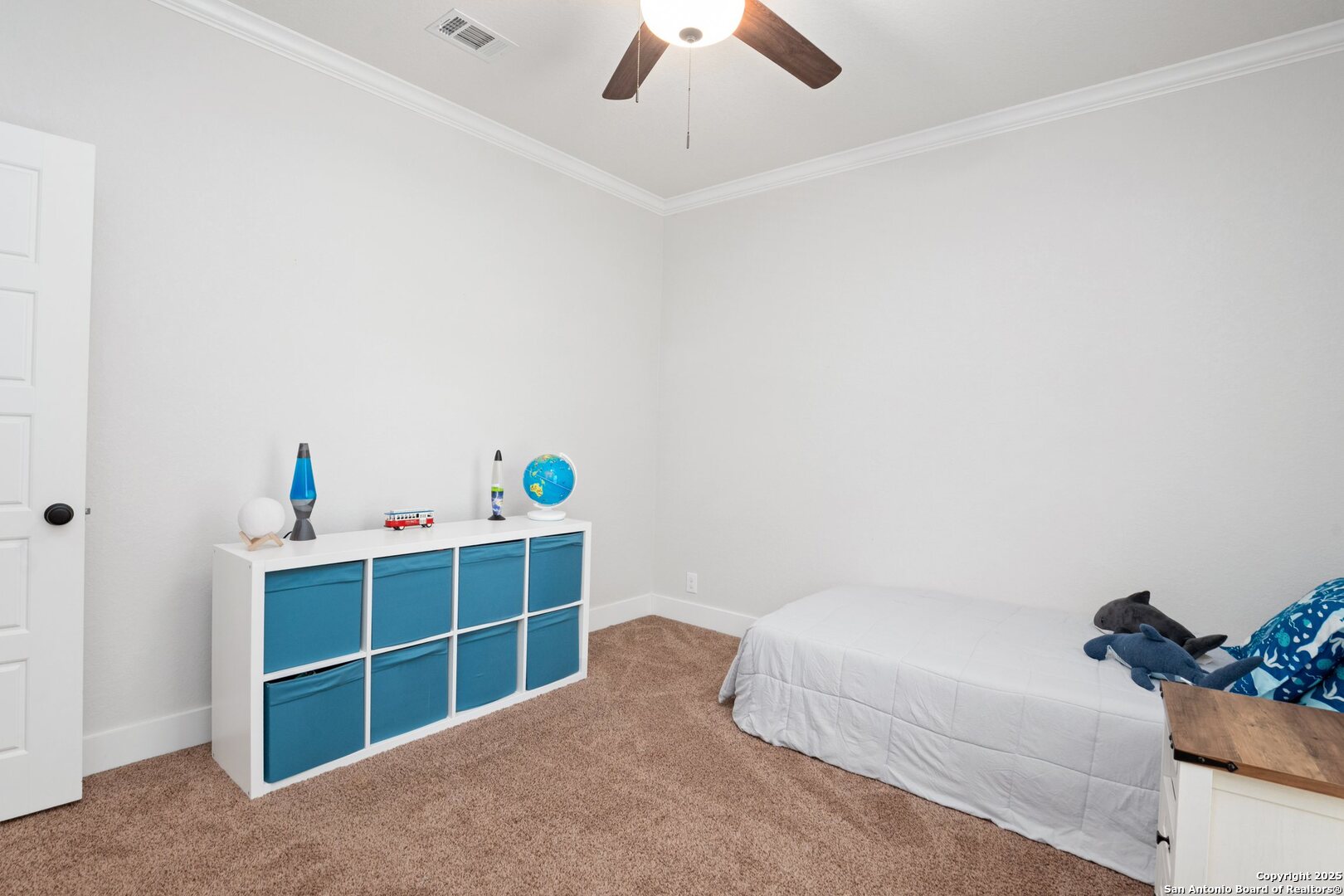 10015 Kopplin Road New Braunfels, TX 78132 - Photo 22 of 38 a bedroom with a bed and a chandelier fan