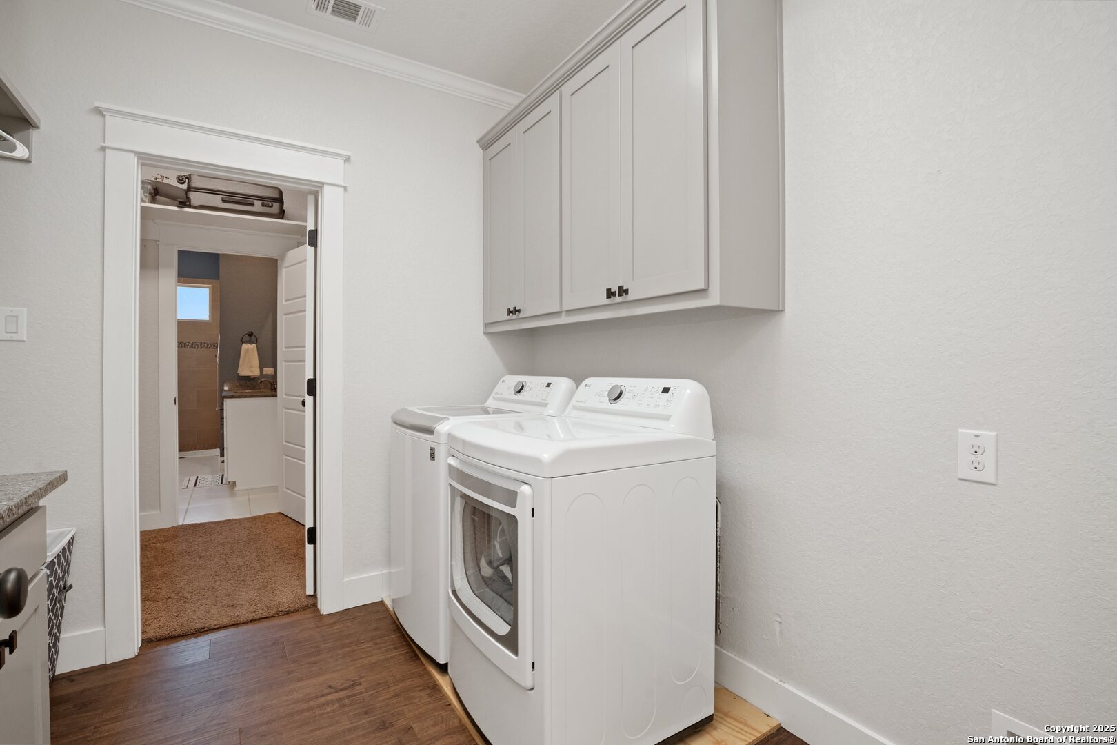 10015 Kopplin Road New Braunfels, TX 78132 - Photo 27 of 38 a utility room with dryer and washer