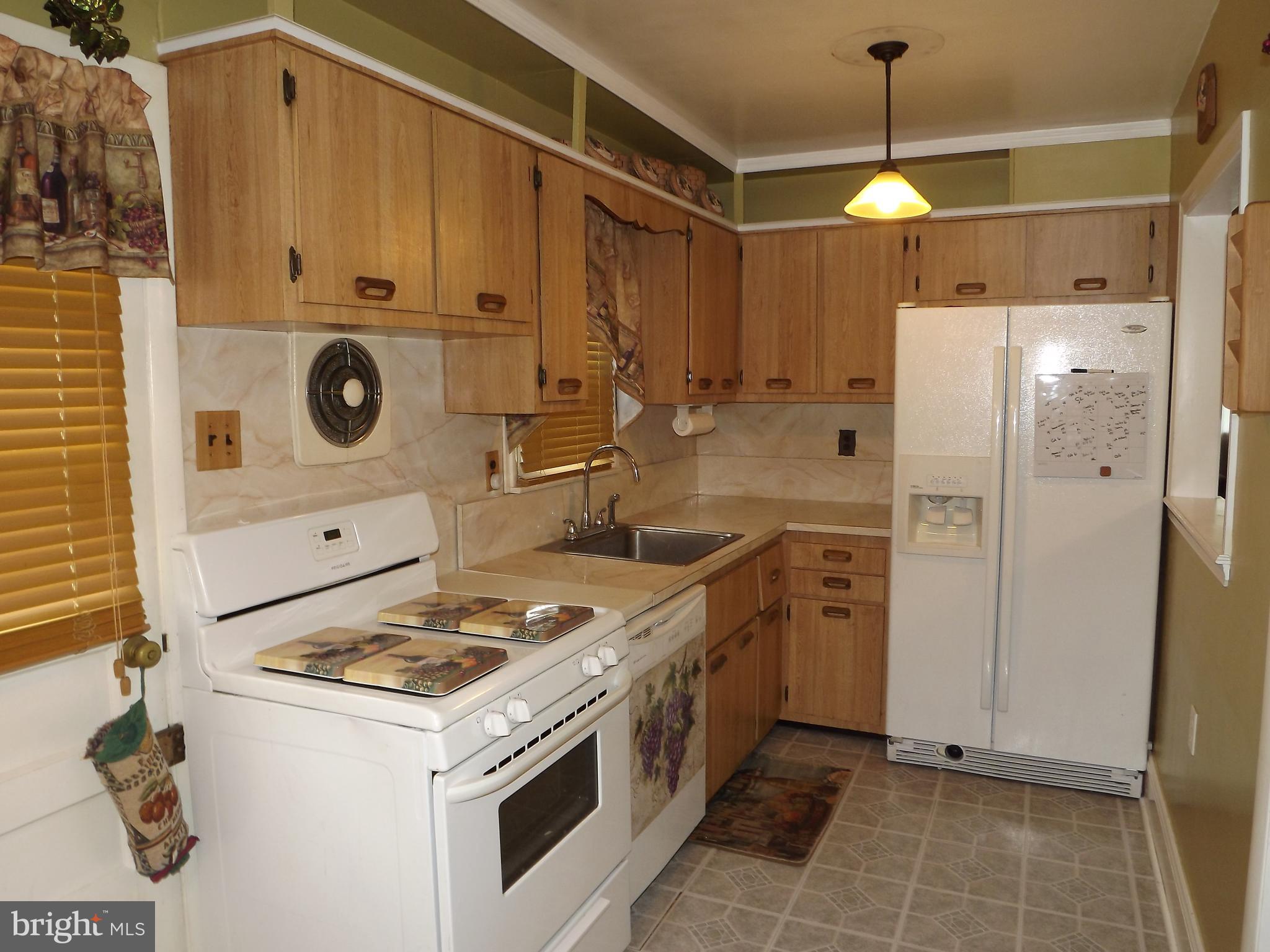 2132 Ripley Street Philadelphia, PA 19152 - Photo 3 of 24 Gallery Image 3