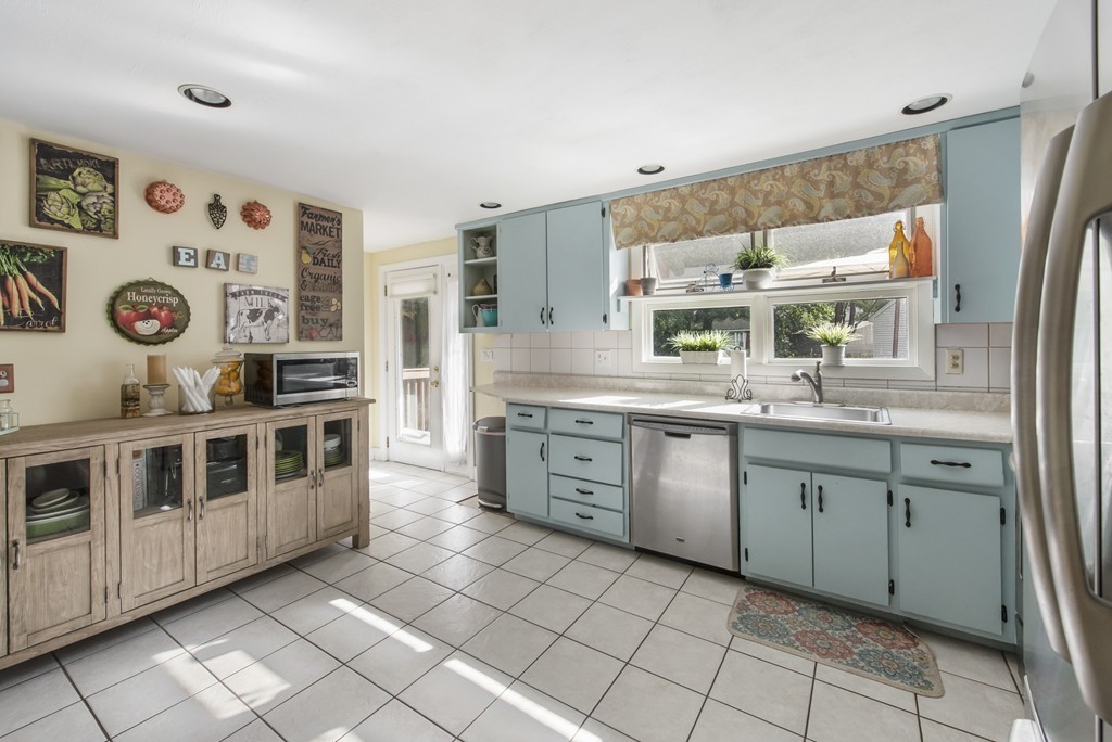 7 Edgewood Road Beverly, MA 01915 - Photo 8 of 23 Gallery Image 8
