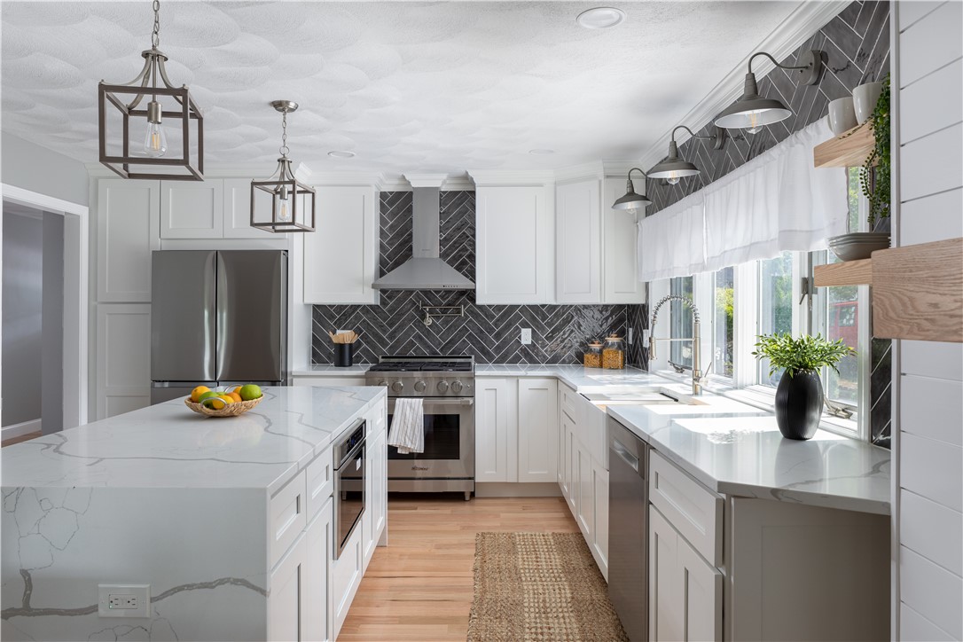 62 Summer Street Westerly, RI 02891 - Photo 3 of 40