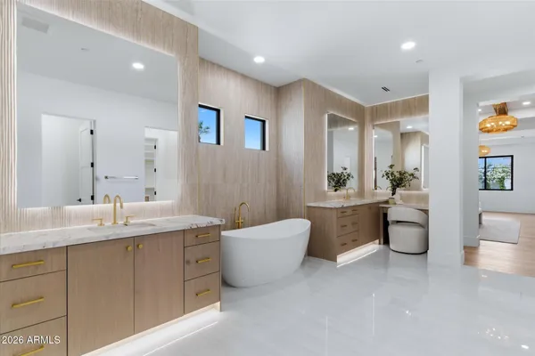 $8,999,677 | 6821 East Valley Vista Lane, Paradise Valley, AZ 85253