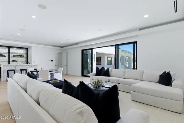 $8,999,677 | 6821 East Valley Vista Lane, Paradise Valley, AZ 85253