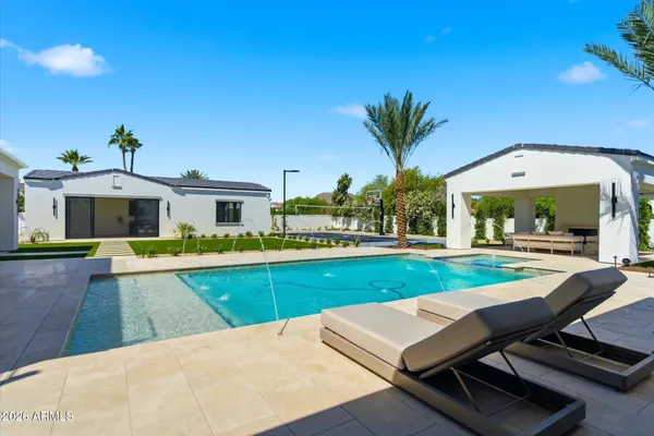 $8,999,677 | 6821 East Valley Vista Lane, Paradise Valley, AZ 85253