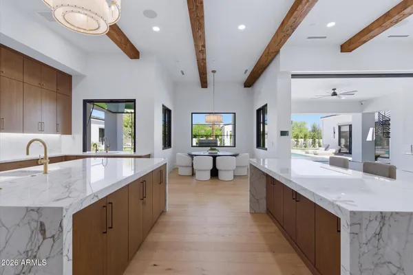 $8,999,677 | 6821 East Valley Vista Lane, Paradise Valley, AZ 85253