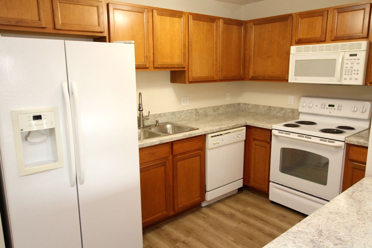 34118 Utica Road Fraser, MI 48026 - Photo 6 of 25 31360426-5.JPG
