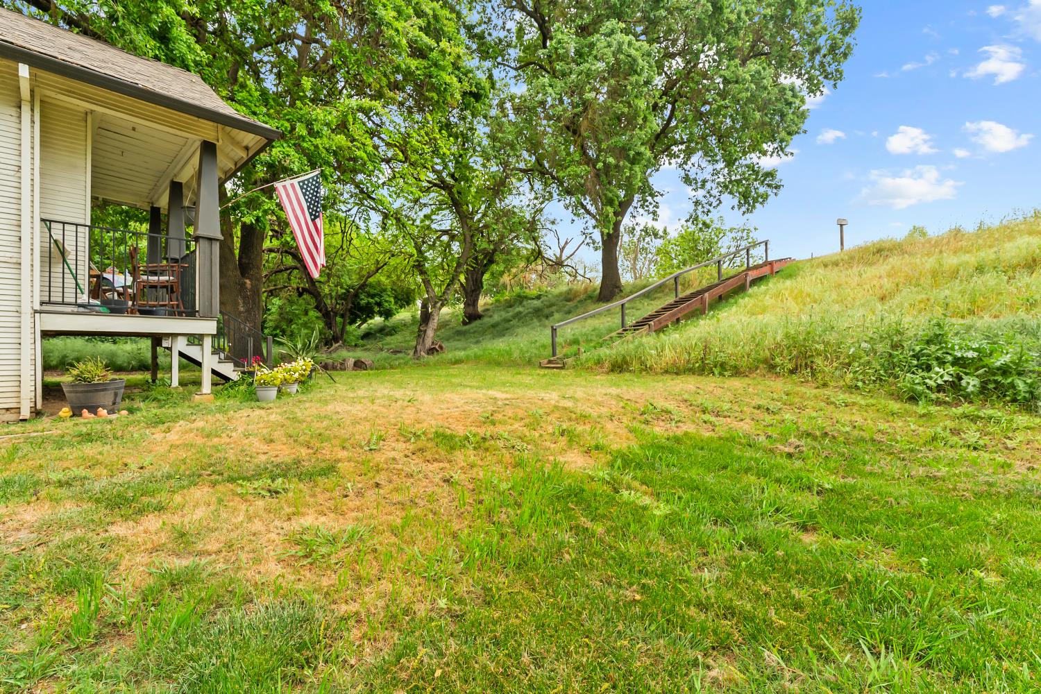 53020 South River Road Clarksburg, CA 95612 - Photo 16 of 42 a view of backyard with green space