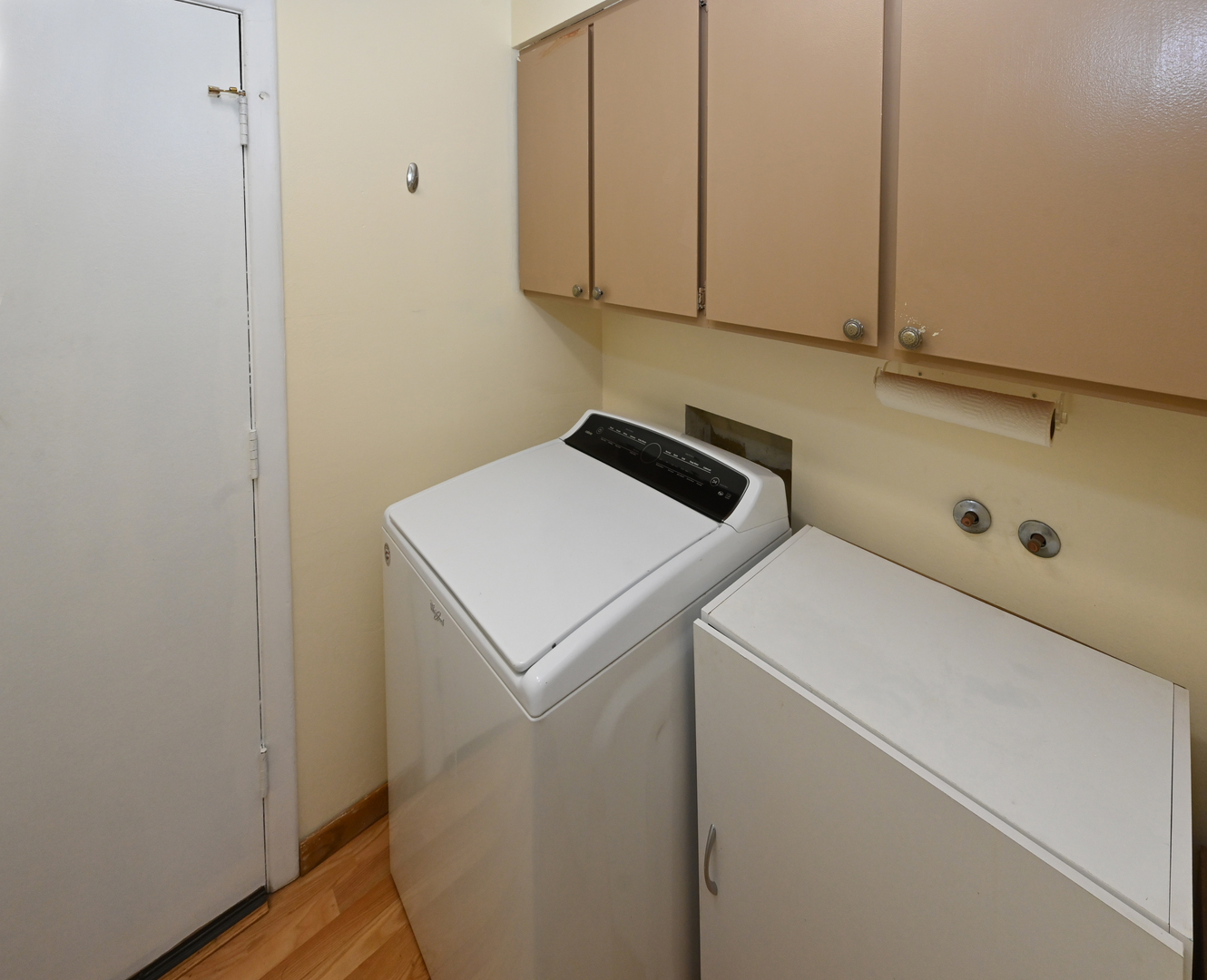 81 Grange Road Elk Grove Village, IL 60007 - Photo 28 of 32 a utility room with dryer and washer
