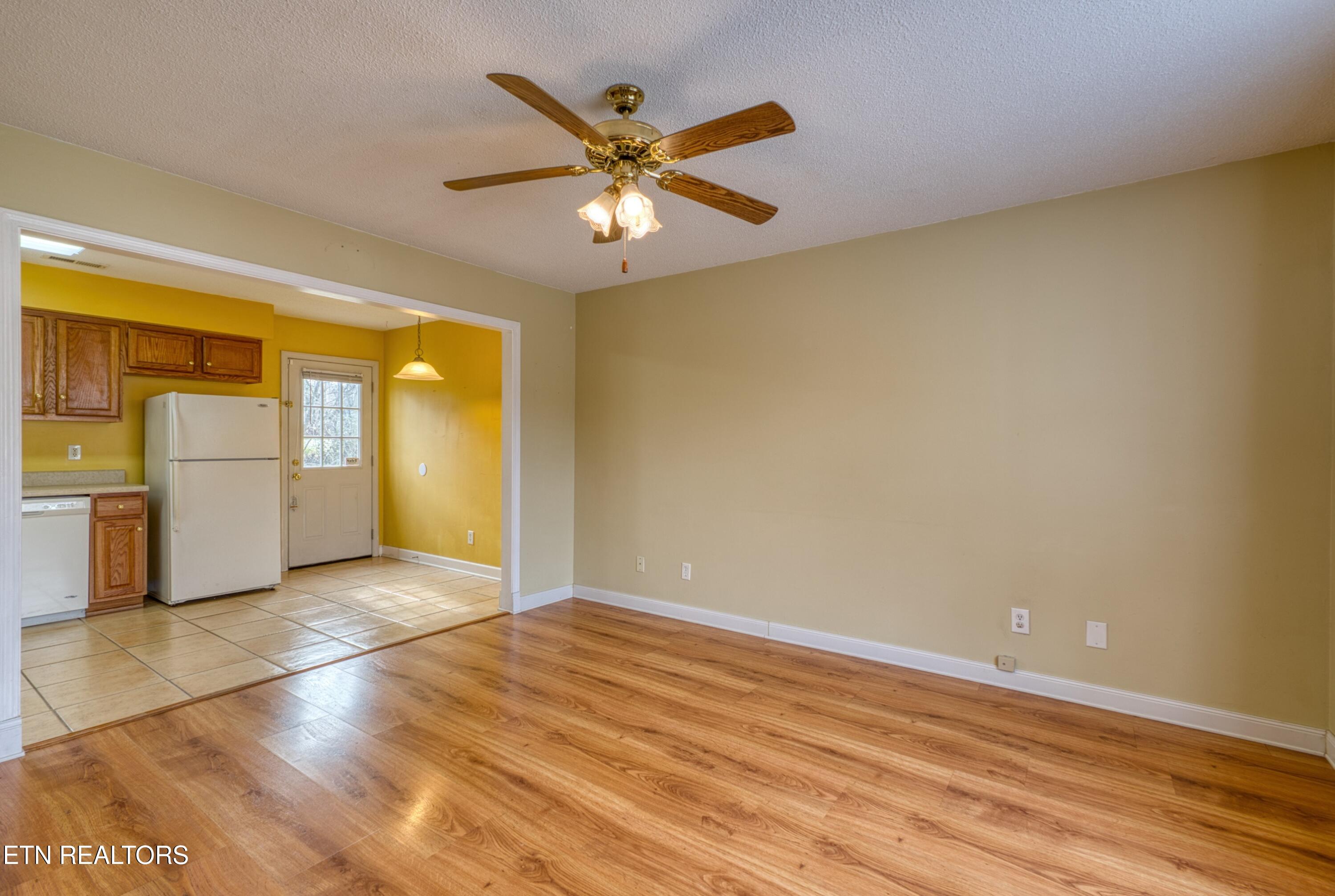 920 Hazelbrook Way Knoxville, TN 37912 - Photo 4 of 20 Family room/Kitchen