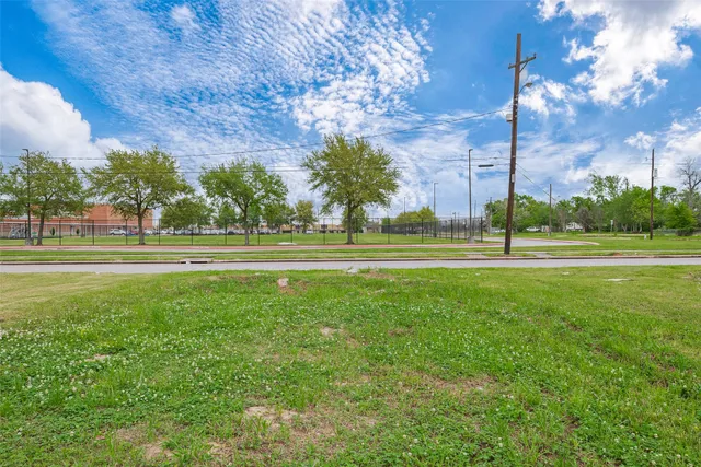 $69,000 | 870 Jackson Street, Beaumont, TX 77701