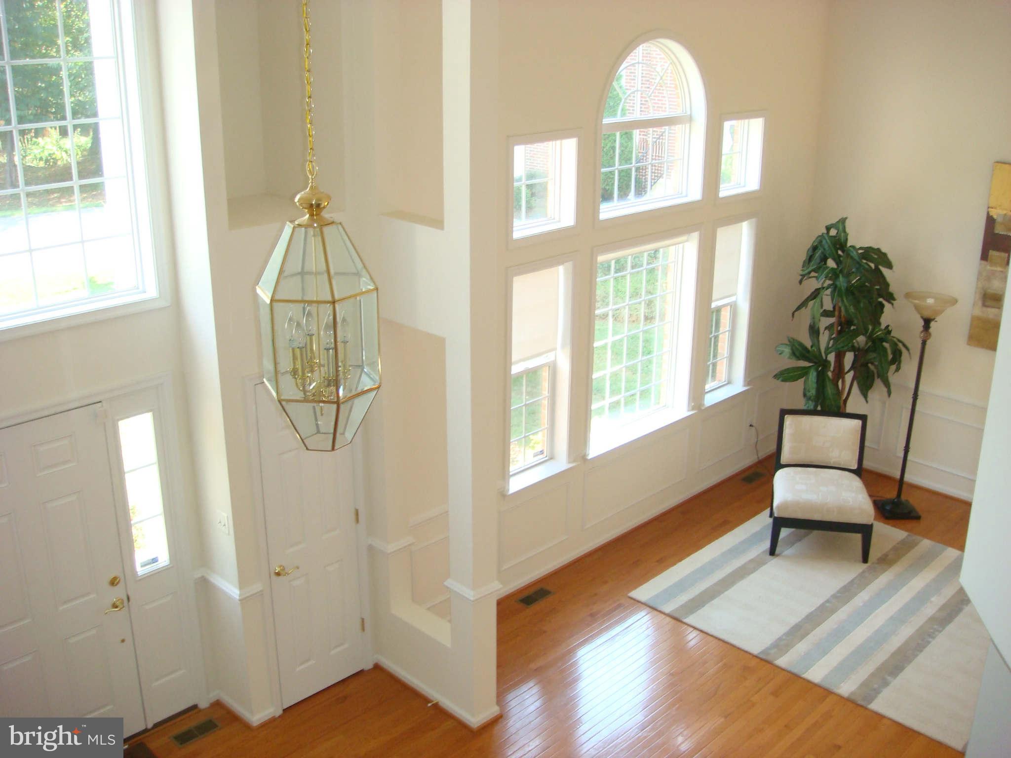 126 George Street Gaithersburg, MD 20877 - Photo 23 of 26 Living Room