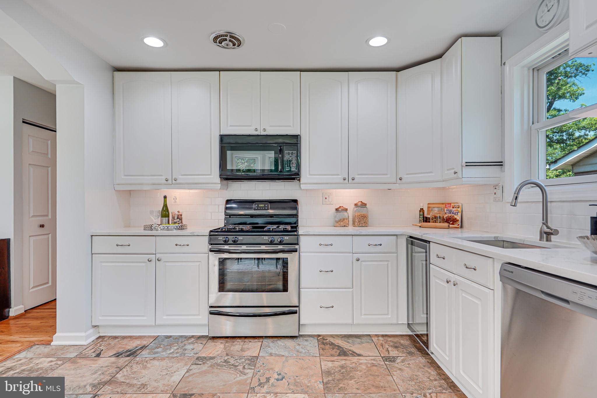 9810 Cherry Tree Lane Silver Spring, MD 20901 - Photo 25 of 43