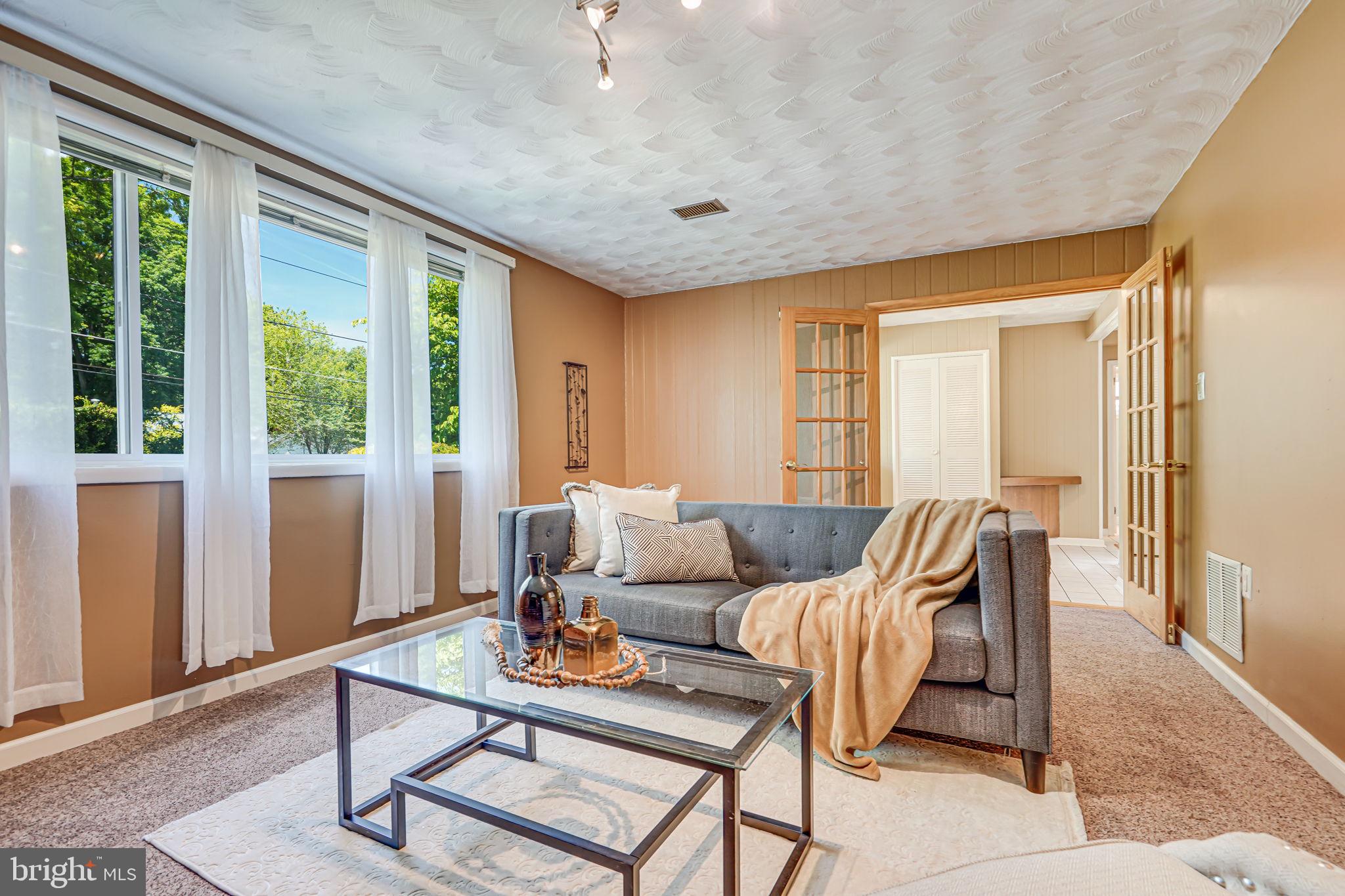 9810 Cherry Tree Lane Silver Spring, MD 20901 - Photo 4 of 43