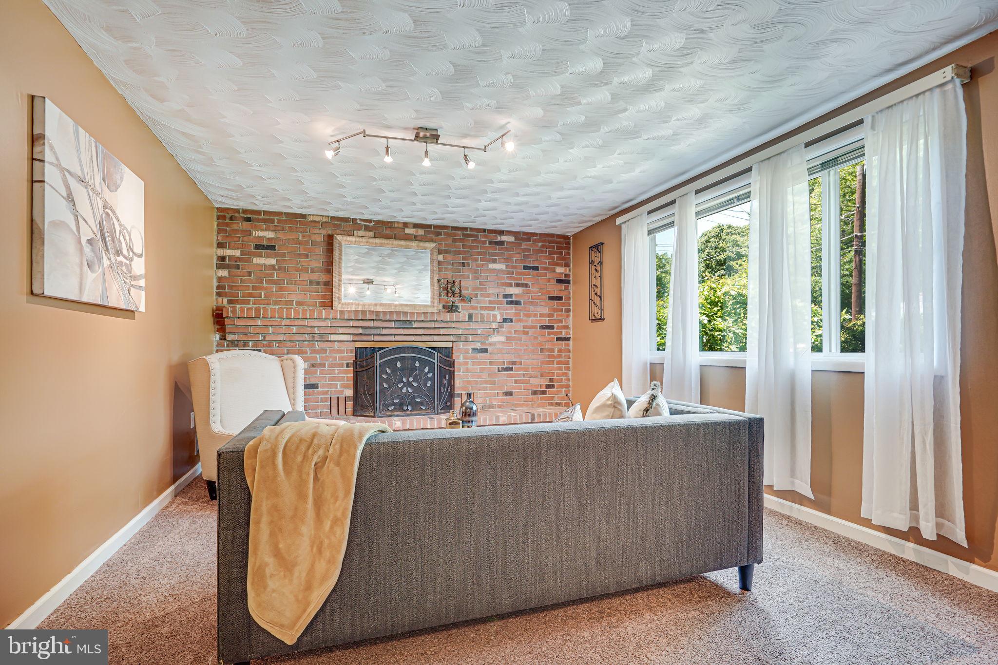 9810 Cherry Tree Lane Silver Spring, MD 20901 - Photo 6 of 43