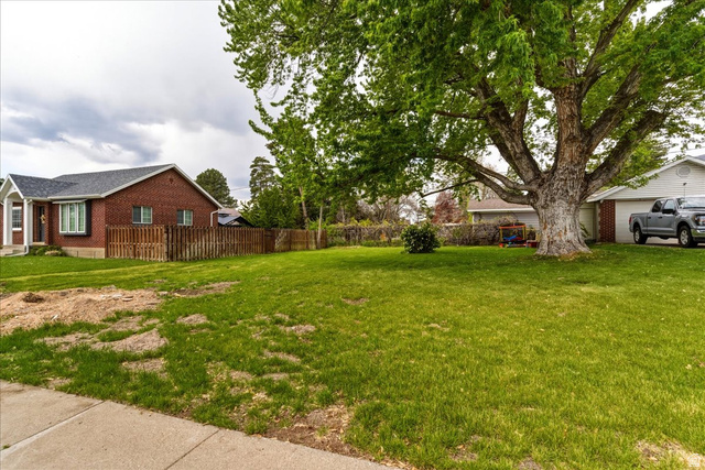 385 East Randall Way South, Unit 2 Centerville, UT 84014 - Photo 6 of 21 View of yard